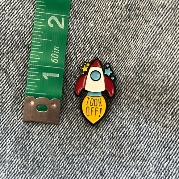 Rocket Ship Enamel Pin - Picture 3 of 3